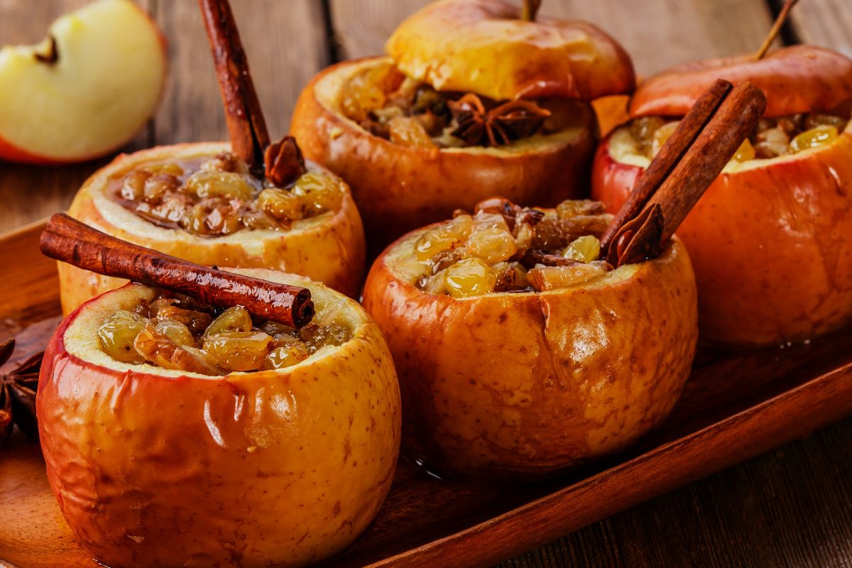 Zamiast tracić czas na szarlotkę, zapiekam całe jabłko. Zdrowe, słodkie i pyszne