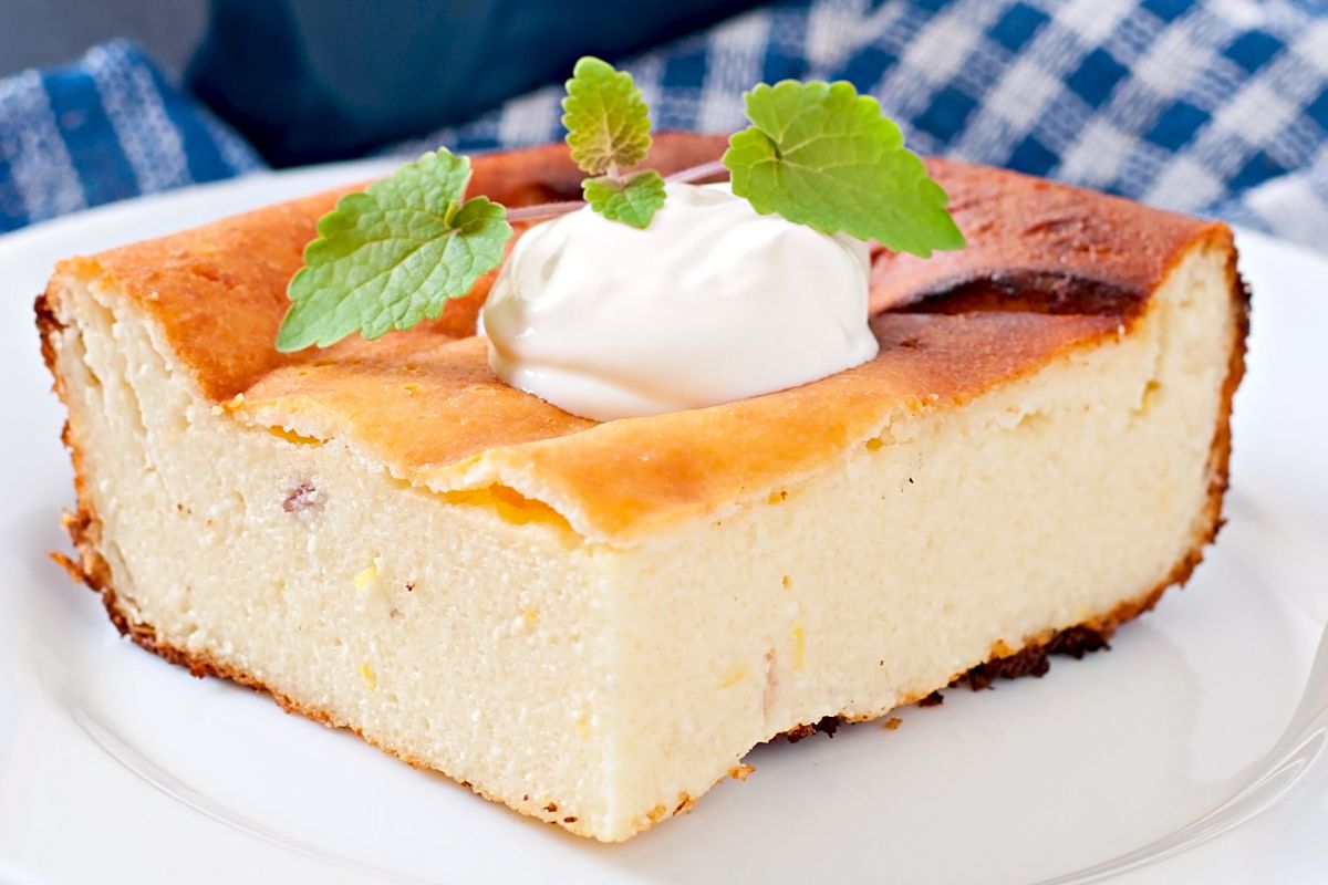 Zamiast ziemniaków podaj taki sernik. Do kotletów będzie jak znalazł