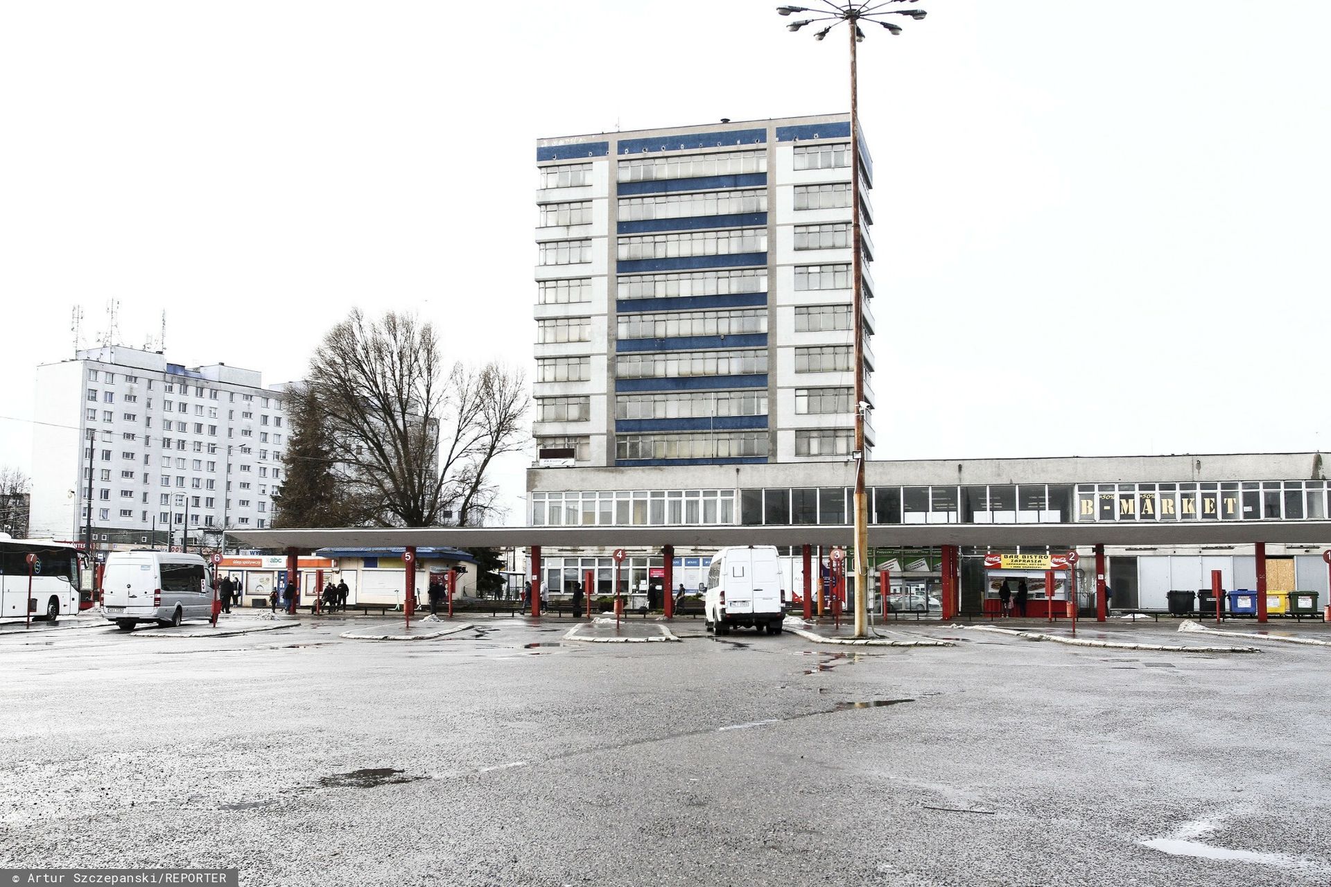 Odkupią ruinę za miliony. Mieszkańcy czekają na koniec sagi dworcowej