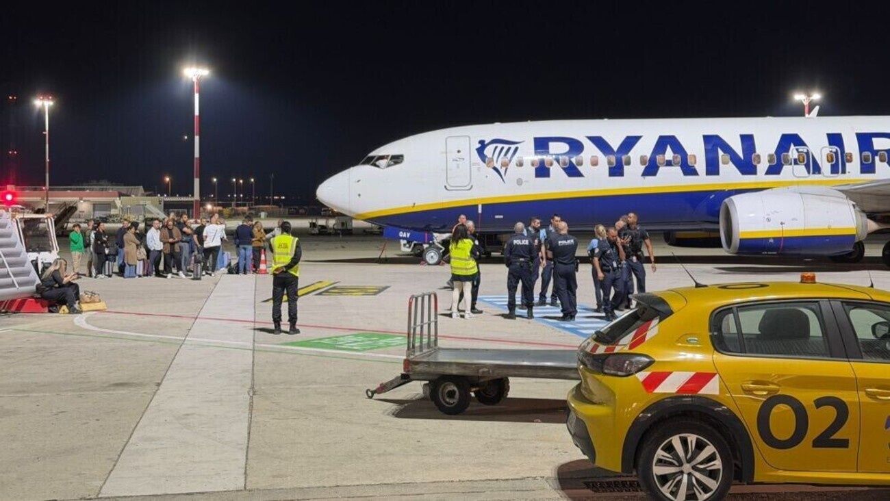 Wtargnęli na płytę lotniska. Tak chcieli zatrzymać samolot