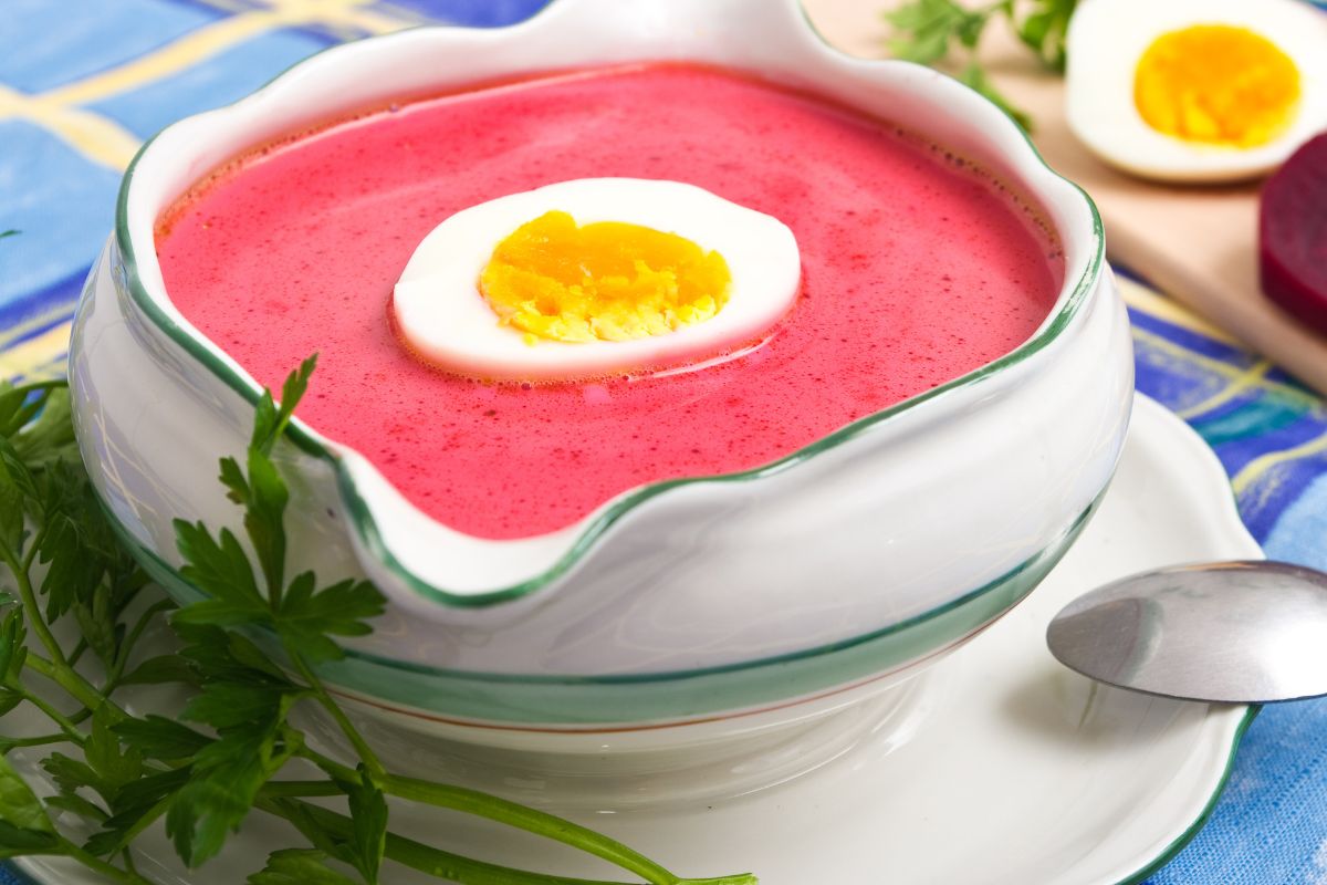 Do barszczu czerwonego wlewam 2 szklanki. Smakuje jeszcze lepiej niż klasyk