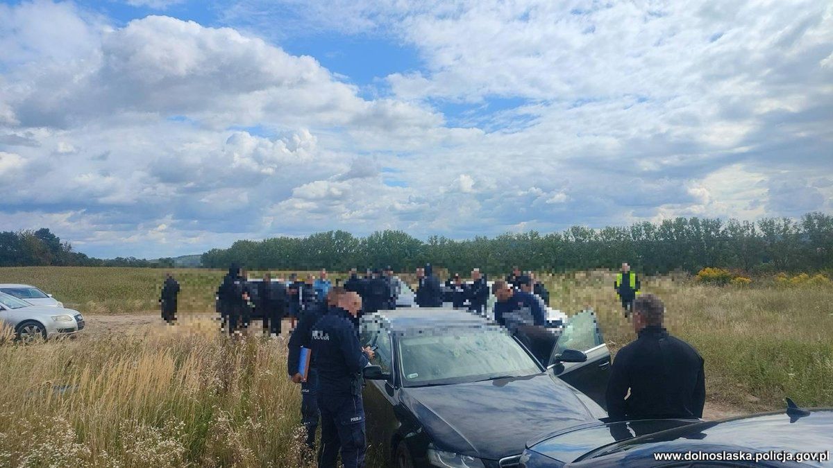 Kibole szykowali się do ustawki. Powstrzymała ich policja