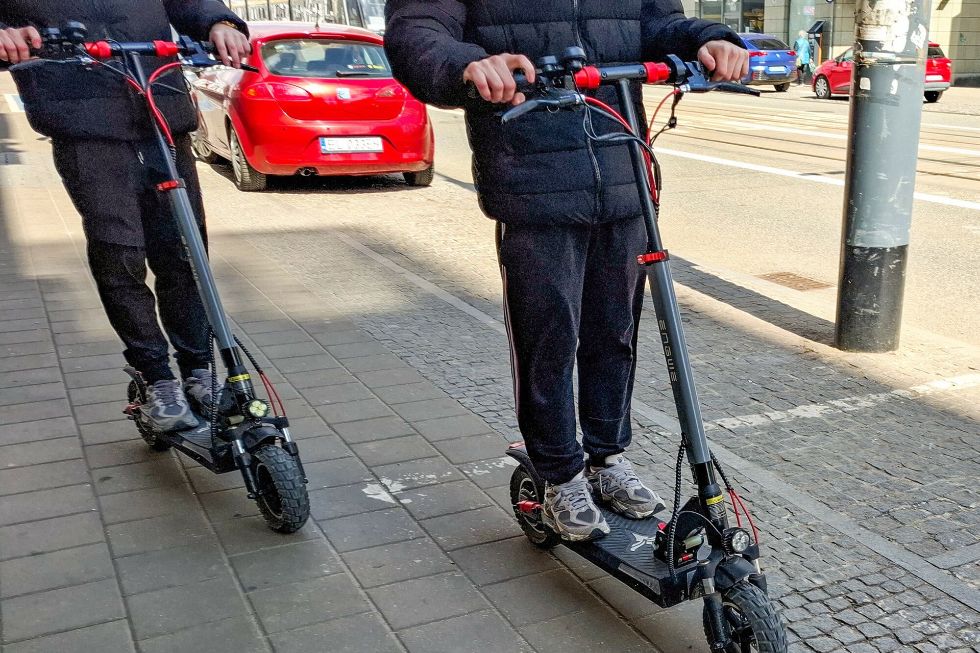 "To idzie w złą stronę". Tyle rodzice wydają na hulajnogi elektryczne