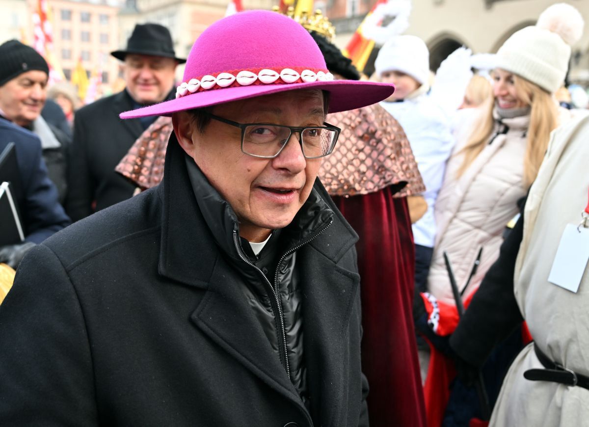 Deepfake w sutannie. Krakowska kuria dementuje fałszywe reklamy z kard. Rysiem