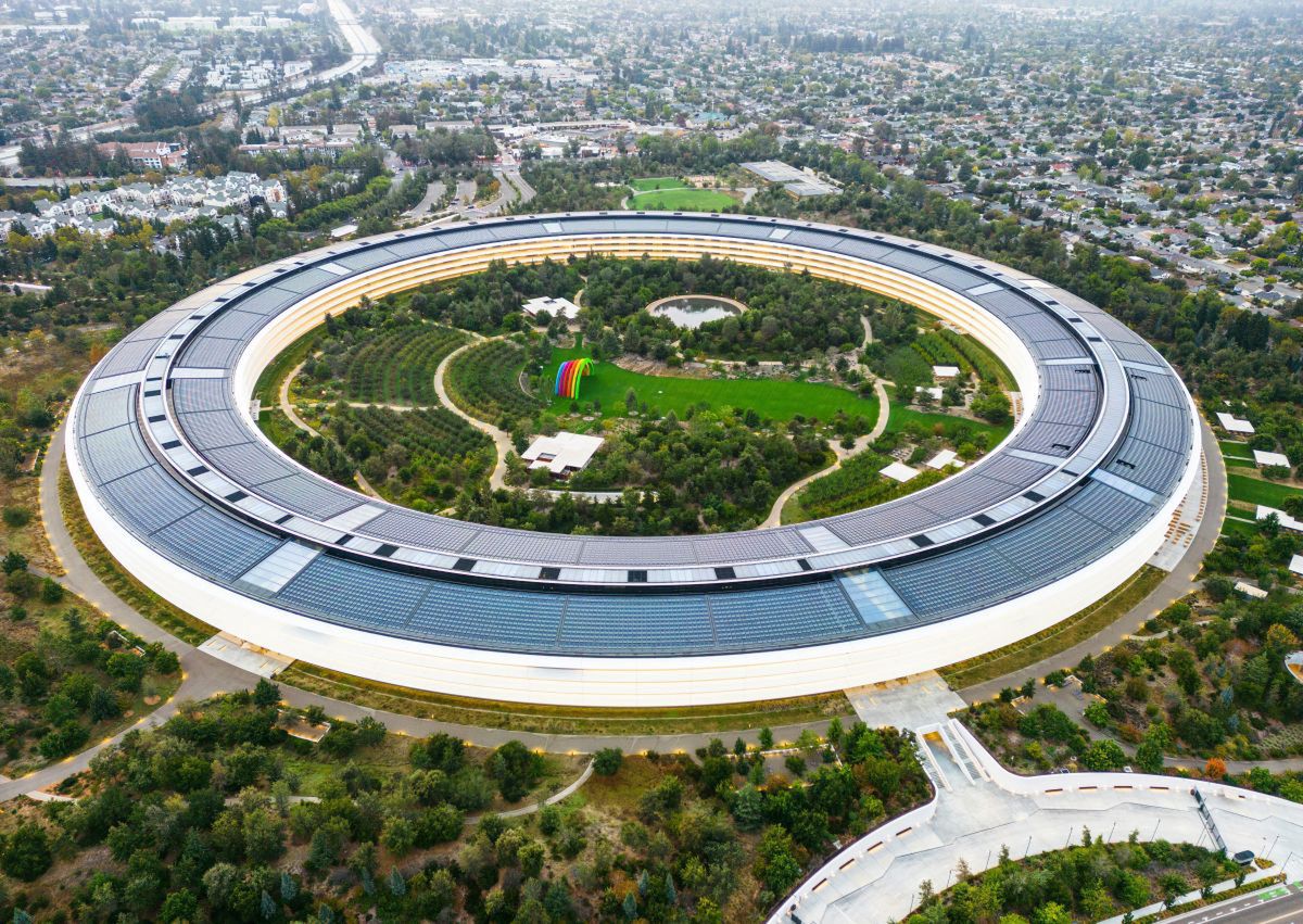 Big techy tworzą własne media. Chcą kontrolować narrację