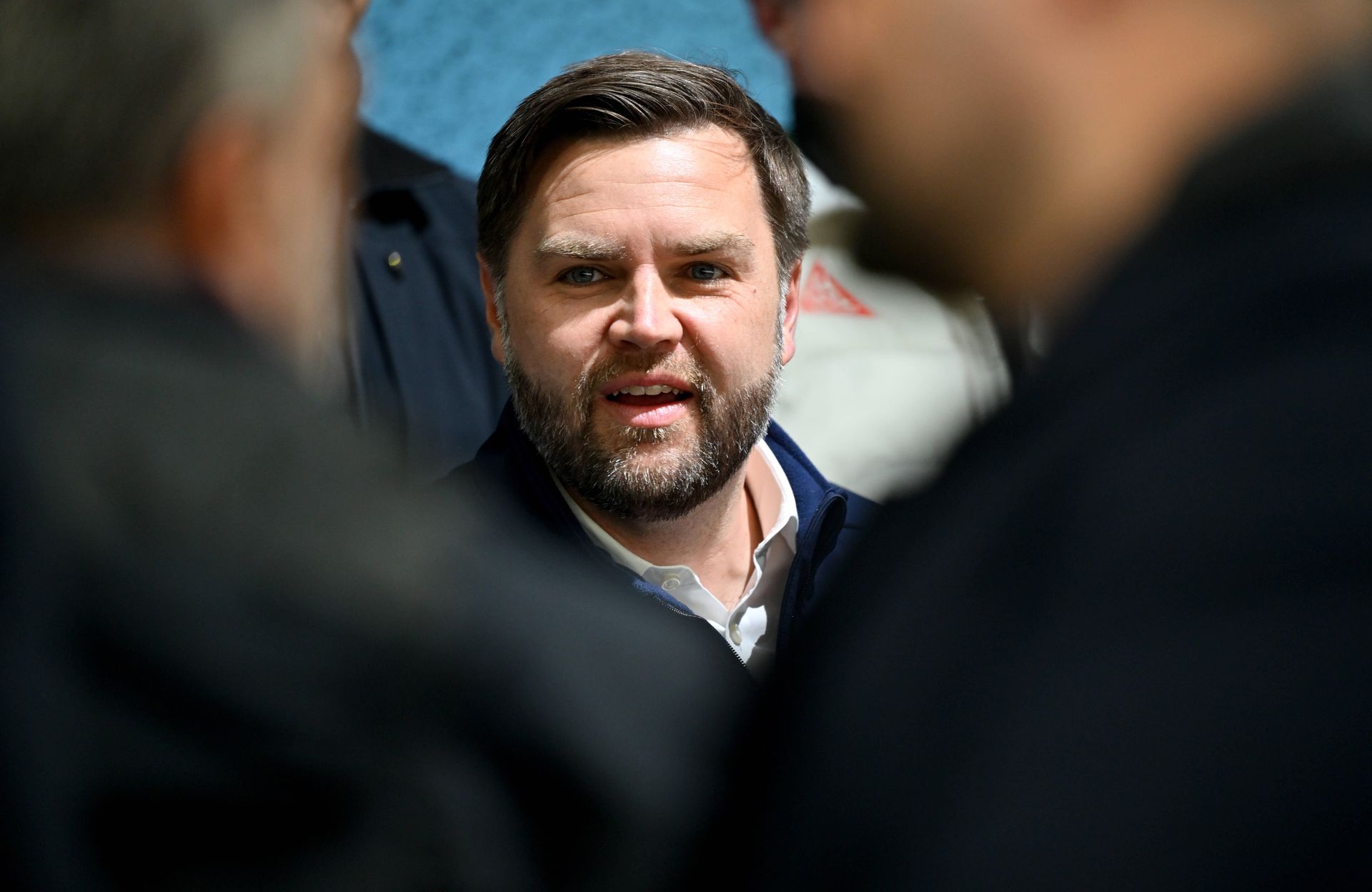 Groził, iż użyje karabinu M14 wobec Vance'a. Został oskarżony