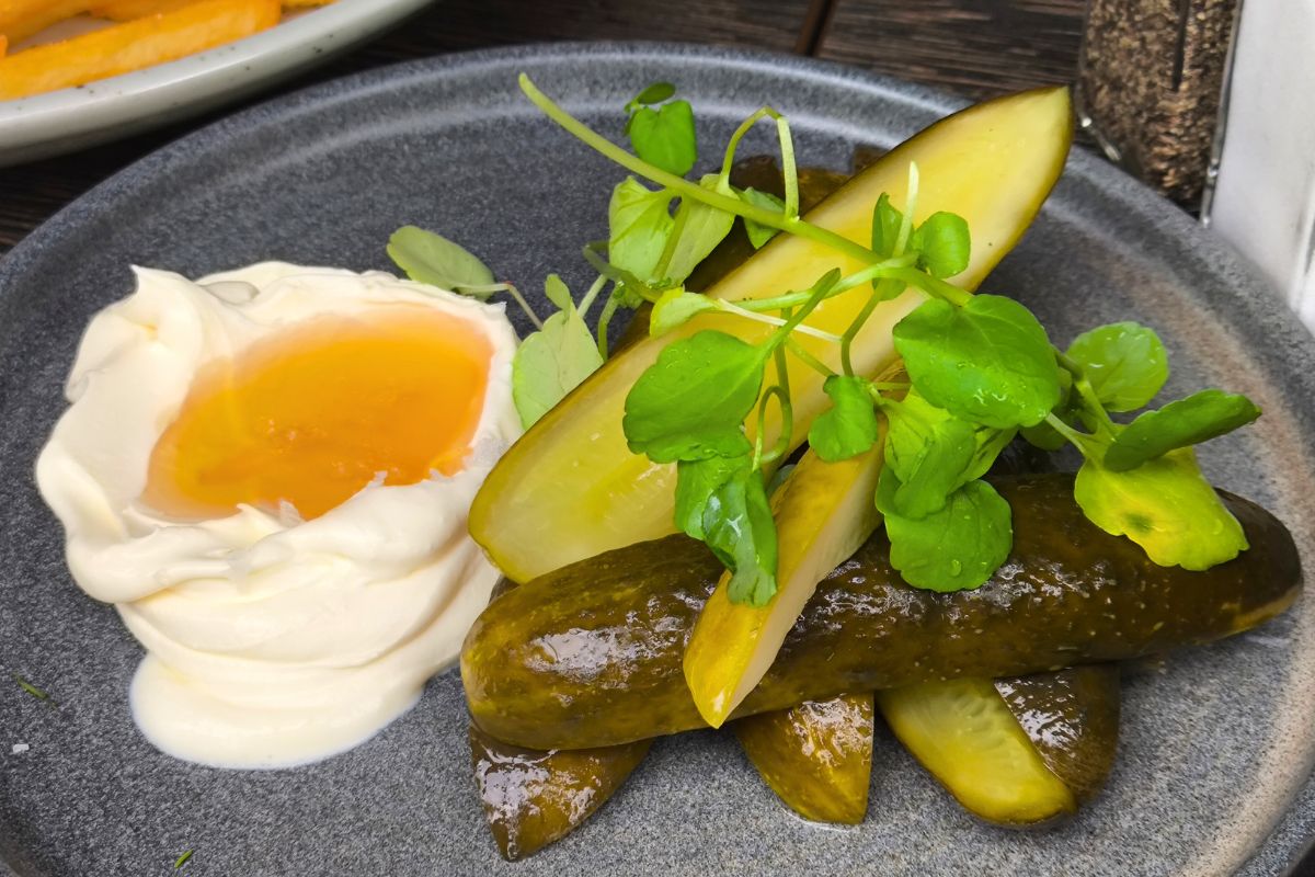 Ogórki kiszone podaję na słodko. Najpierw się dziwią, potem biorą dokładkę