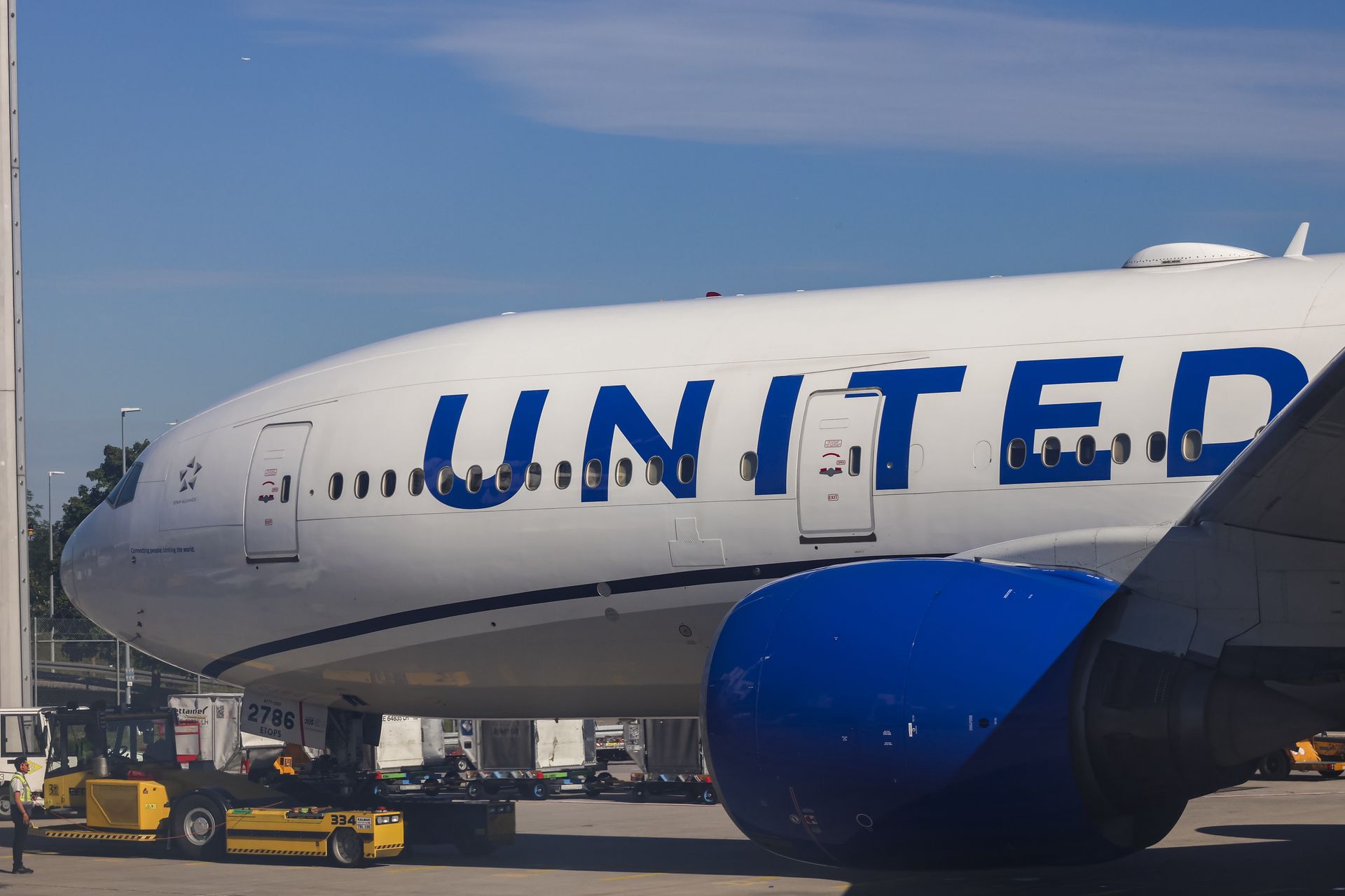 W lecący samolot coś uderzyło. Już wszystko wiadomo