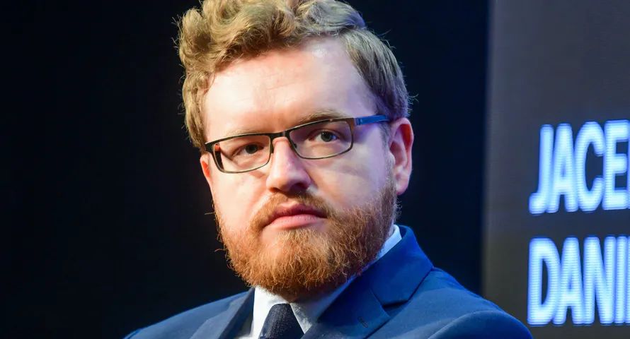 "Polska dołączyła do wyścigu o gigafabrykę AI". Rząd ma zainwestować ponad 400 mln