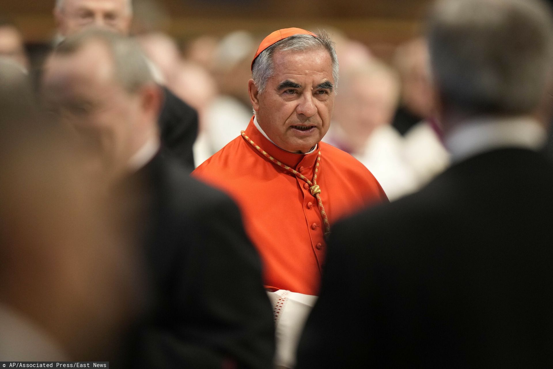 Skandal w Watykanie i proces stulecia. Skompromitowany kardynał chce być na konklawe