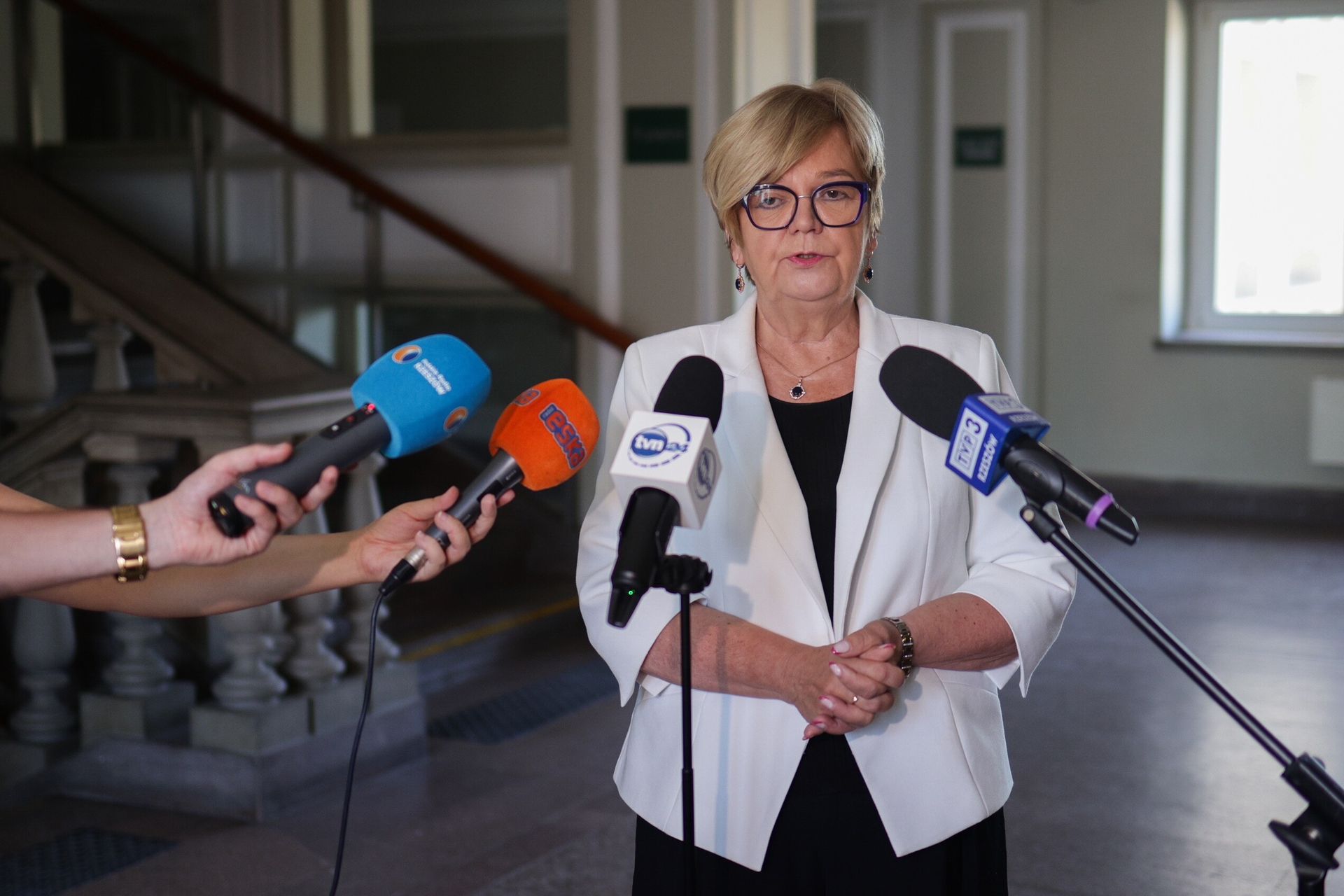 Po wypadku autokaru z Podkarpacia. Minuta ciszy w urzędzie, flagi do połowy masztu