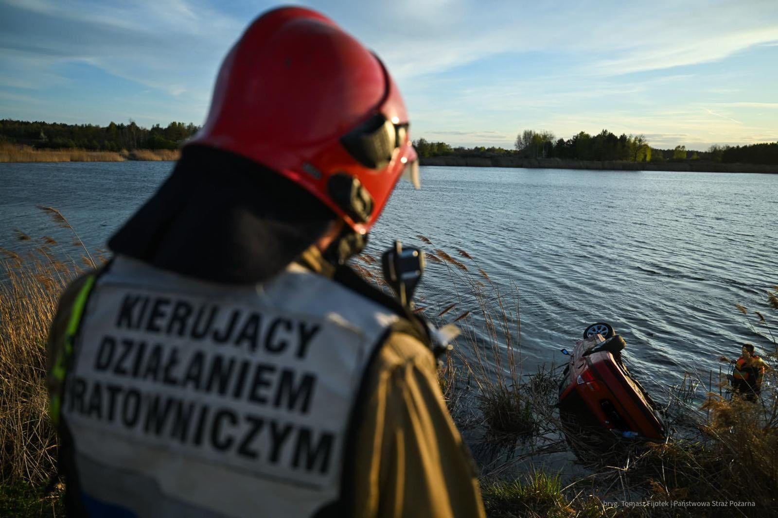 Auto wpadło do zbiornika w żwirowni. Odtworzyli sekundy przed tragedią