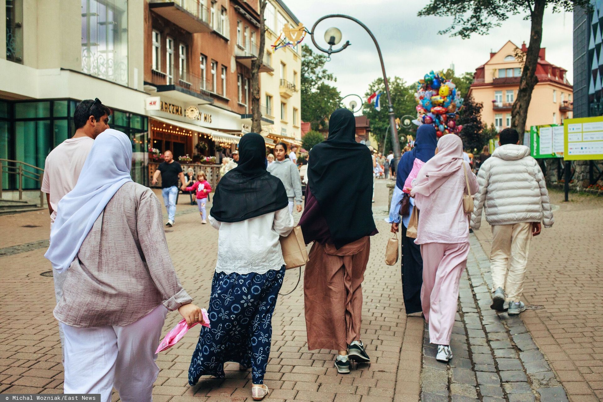 "Z autobusem Arabów zdradziła go". Dziś historia z piosenki "Jolka, Jolka" już się nie powtórzy