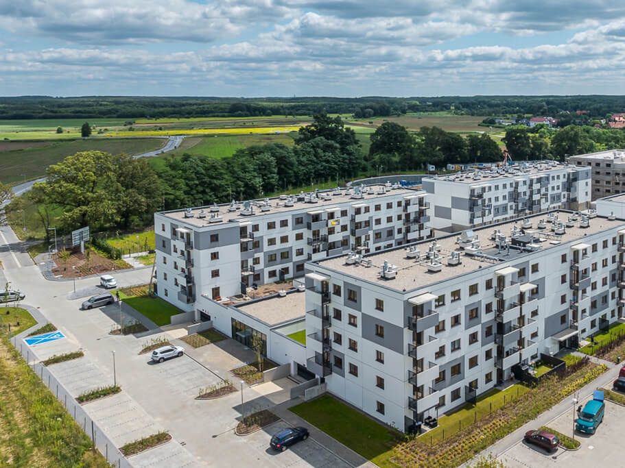 Więcej przestrzeni, mniej hałasu – dlaczego Polacy coraz częściej wybierają przedmieścia?