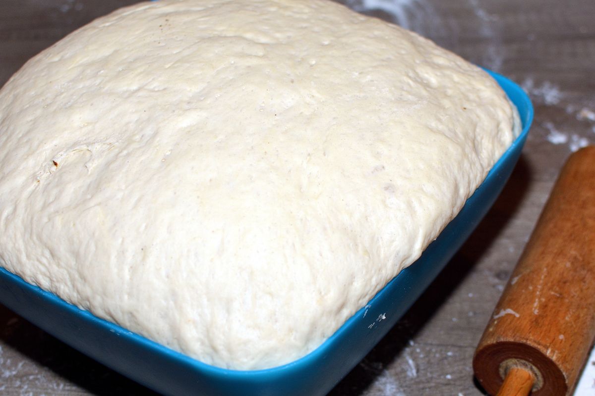 Czy ciasto drożdżowe można mrozić? Wyjaśnijmy to raz na zawsze