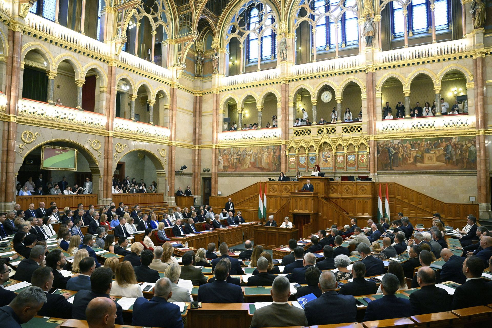 Węgrzy ujawnią akta agentów. Parlament przyjął ustawę
