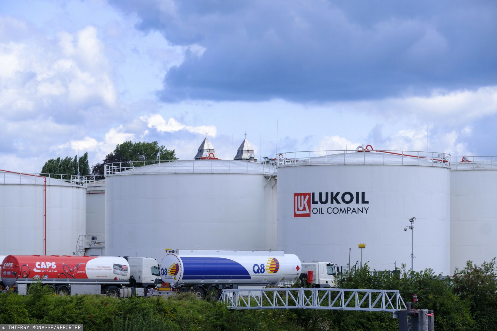 Trump nakłada cła, a UE tłumaczy się z rosyjskiej ropy z Indii