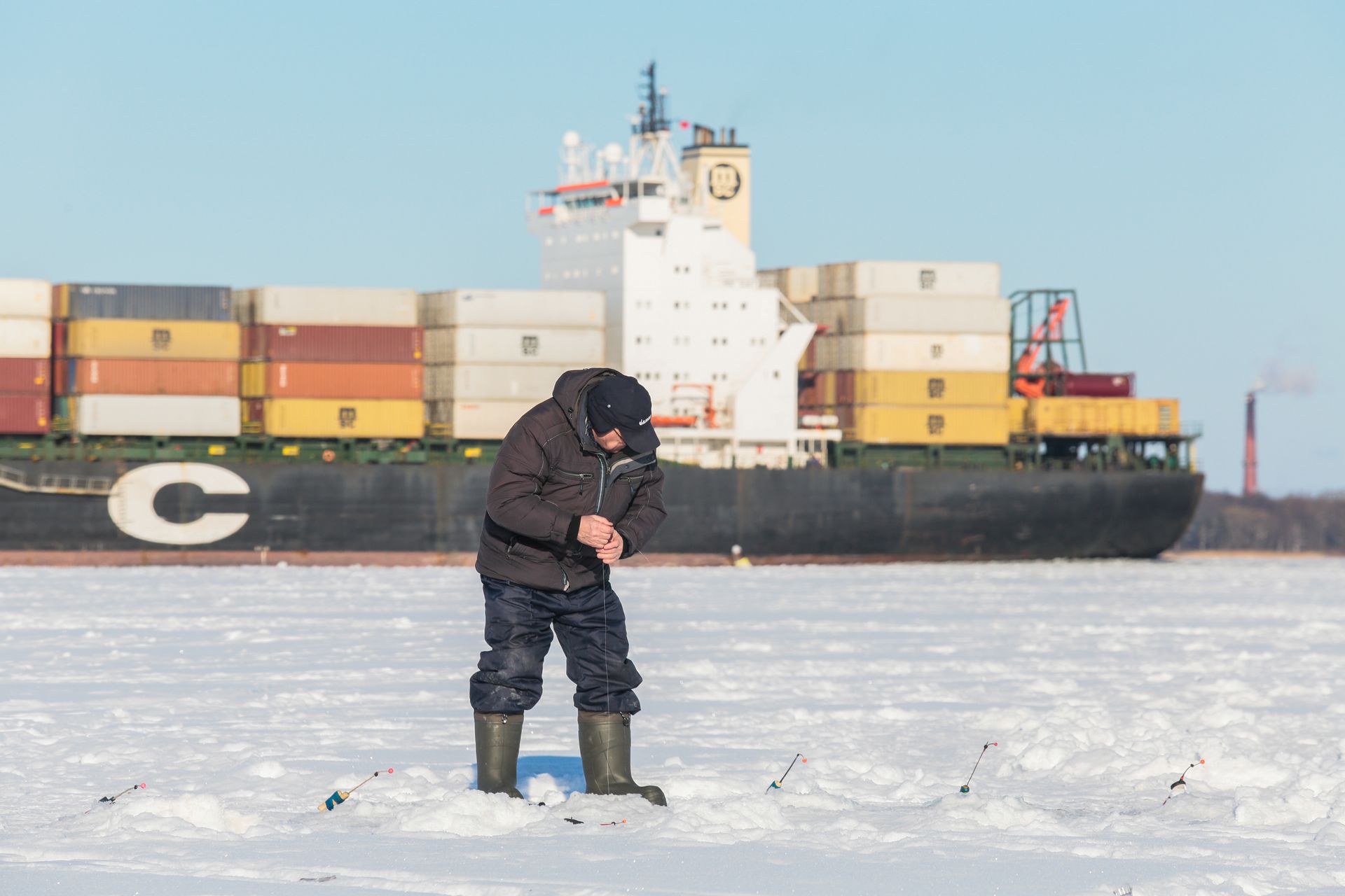 Lód skuł Zatokę Fińską. Wkracza rosyjski nuklearny lodołamacz