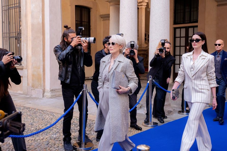 "Diabeł ubiera się u Prady 2" to nie tylko film o modzie. Tak pokazano tam rynek mediów
