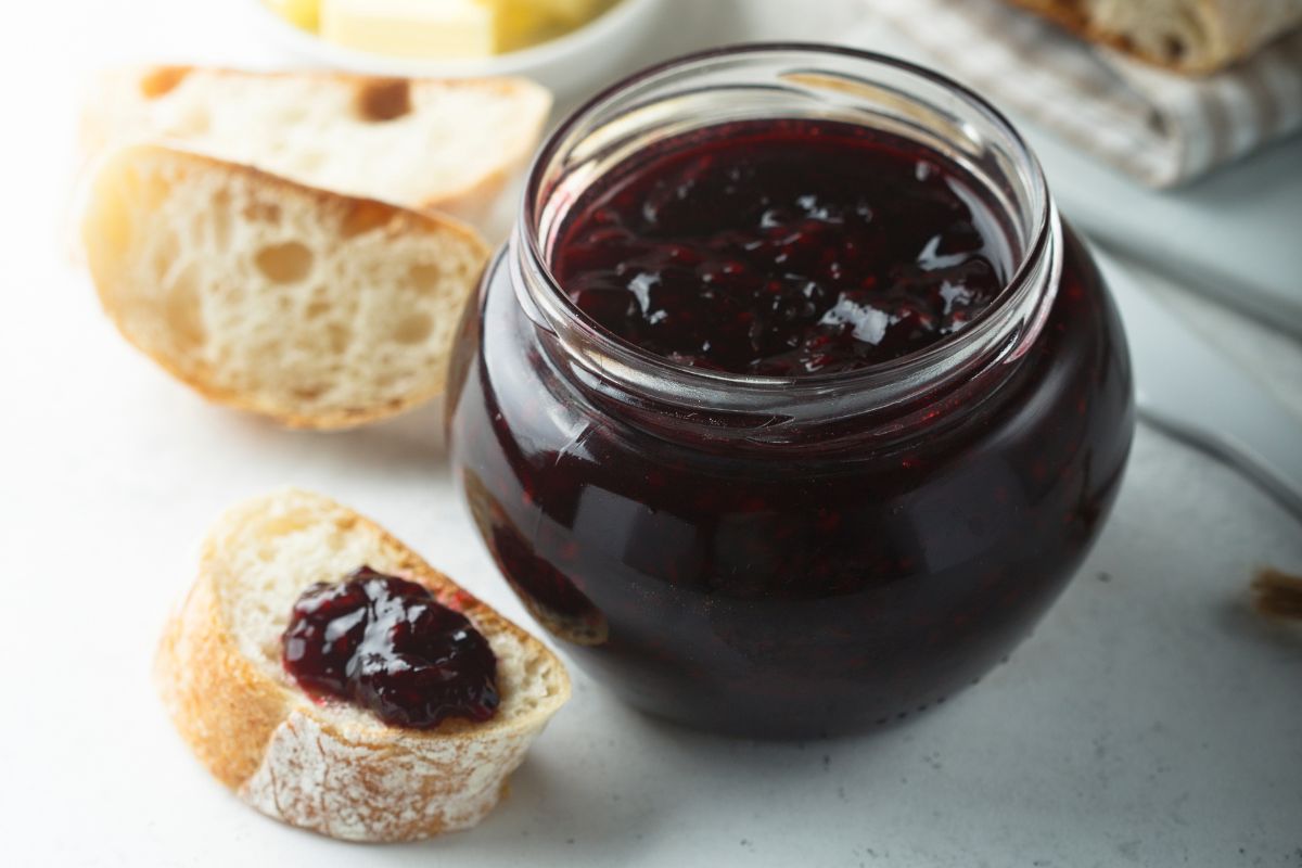 Czy można zrobić dżem bez cukru? Proces jest prostszy niż jego nazwa
