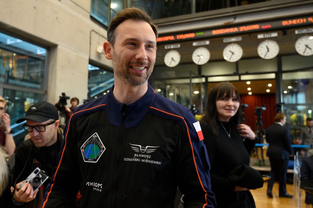 Polak przez cały czas na kwarantannie. Czeka na nowy termin lotu w kosmos