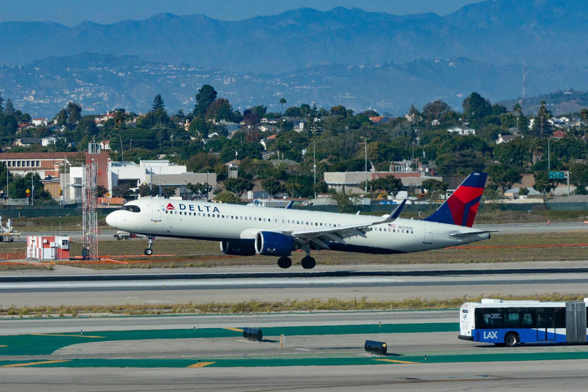 Spektakularne nagranie. Tak wygląda potężne tornado z pokładu samolotu