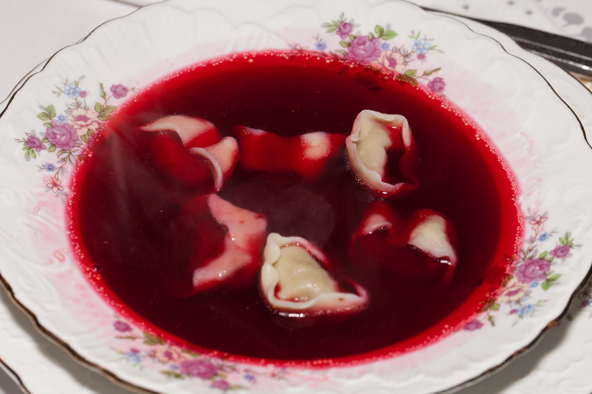 Zapomnij o zakwasie. Taki barszcz jest bardziej esencjonalny i ma przepiękny kolor