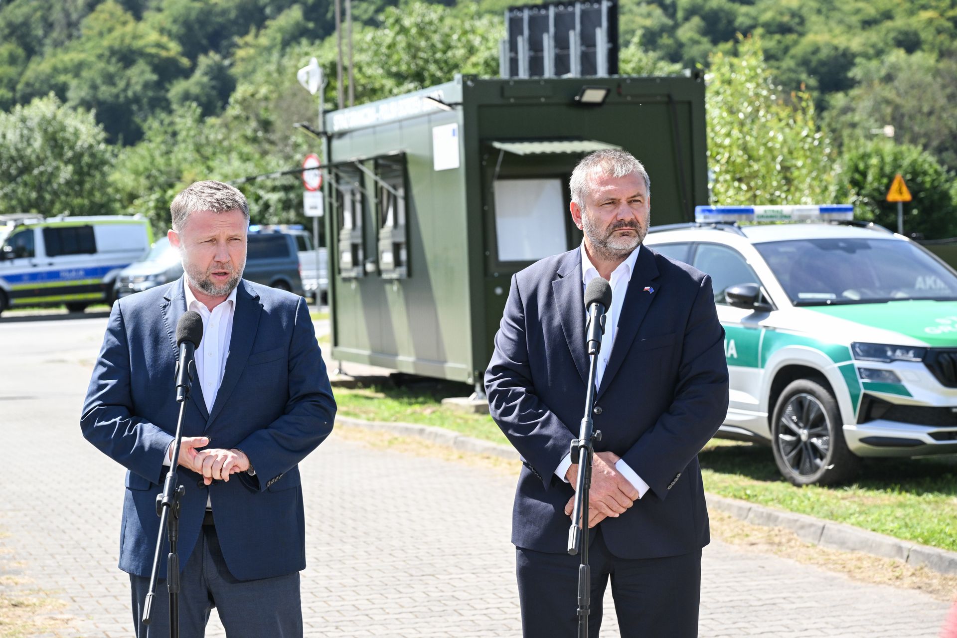 Okrzyki na konferencji Żurka i Kierwińskiego. "To są obrońcy granic"