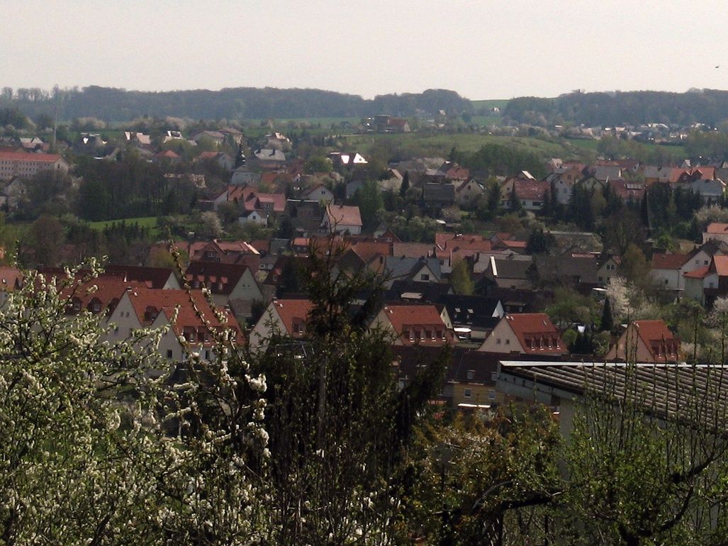 Cała wioska w cenie mieszkania w Warszawie. 15 domów i budynek główny