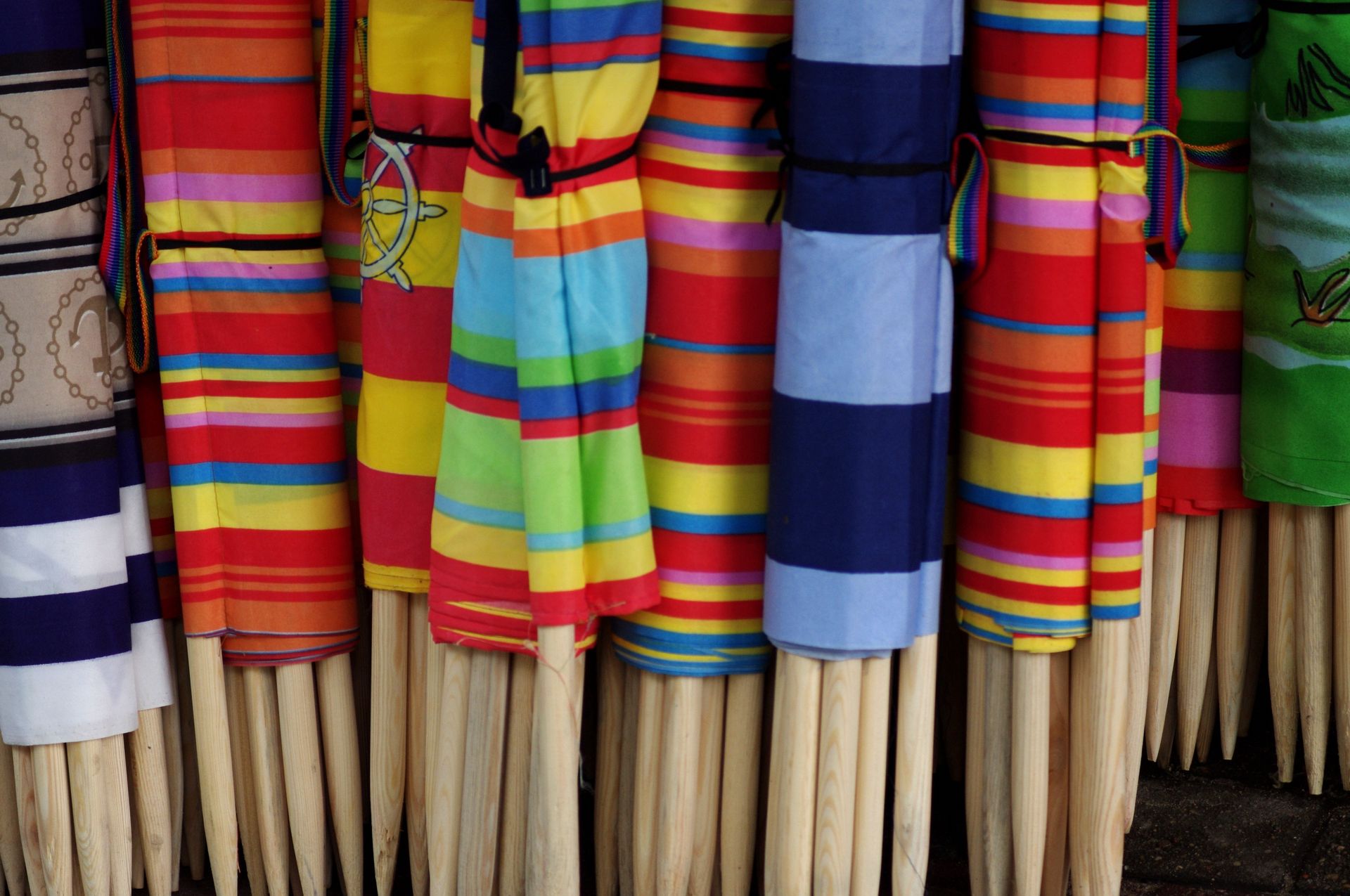 Parawany na plaży - wakacyjna rzeczywistość. Kiedy można dostać mandat?