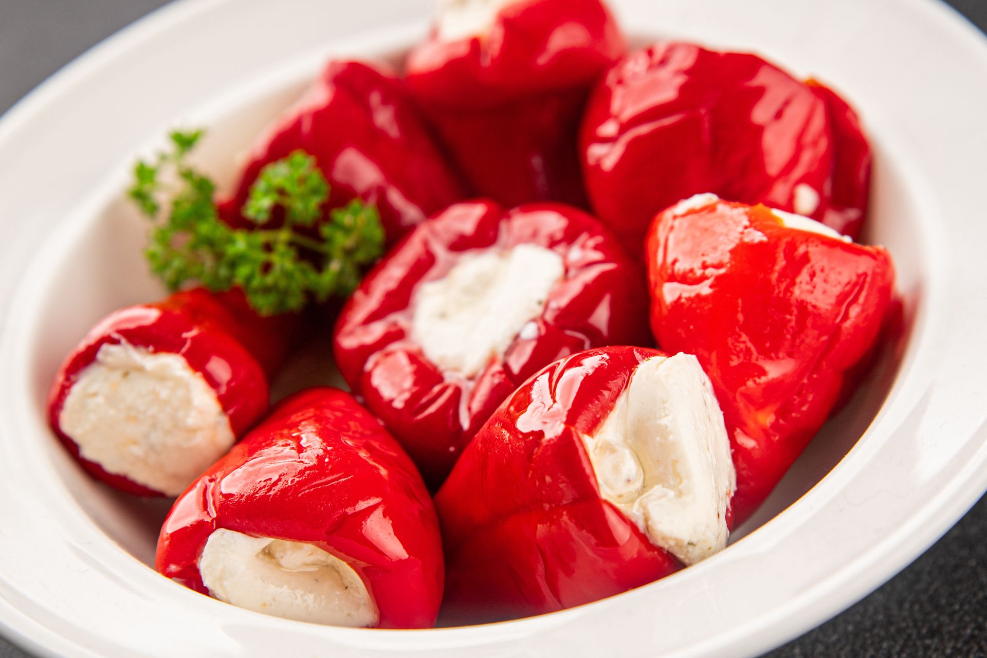 Są ozdobą każdego stołu. Zamiast kupować, faszerowane papryczki robię sama