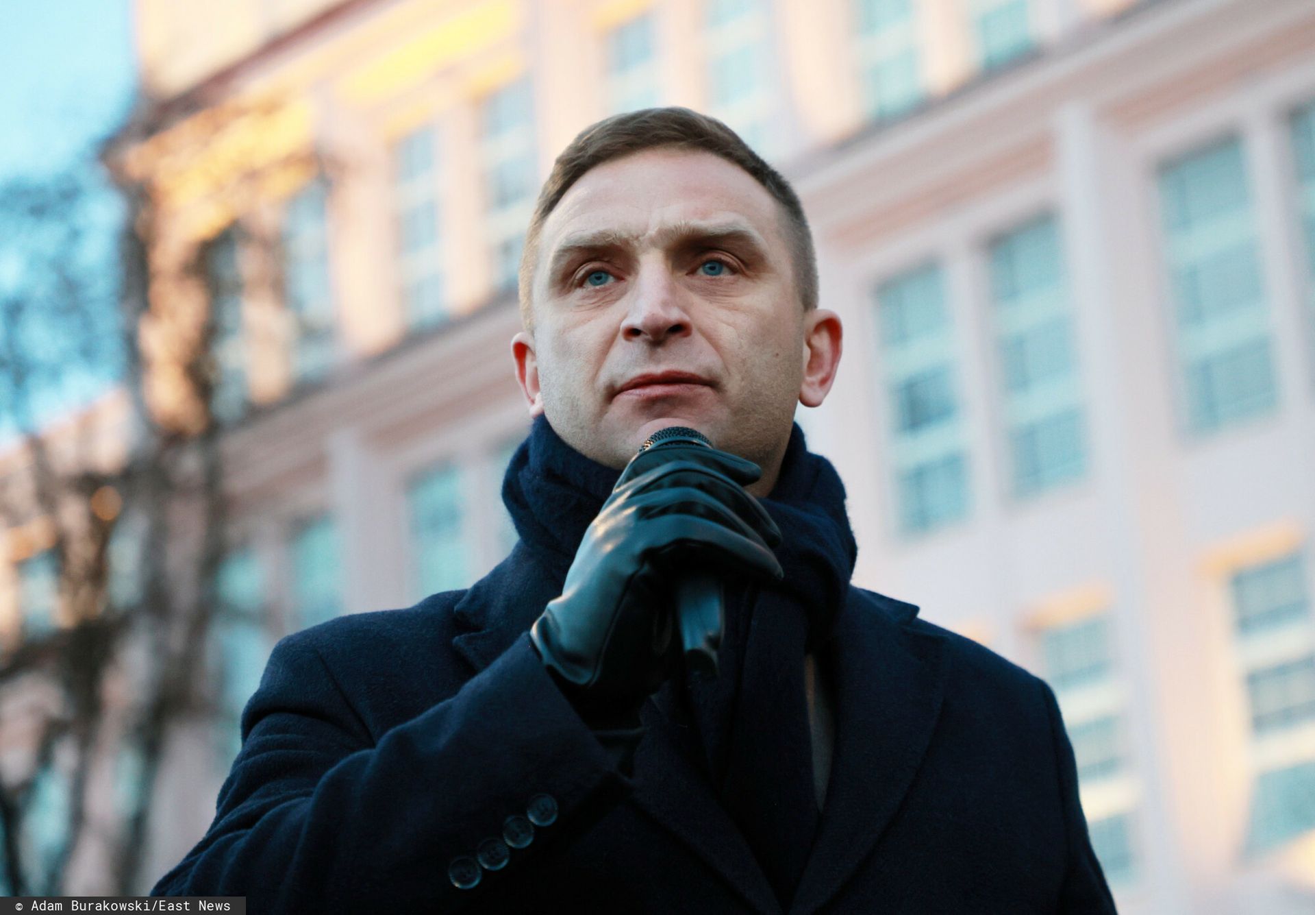 Bąkiewicz już ogłosił zwycięstwo. Sąd uchylił jednak umorzenie sprawy