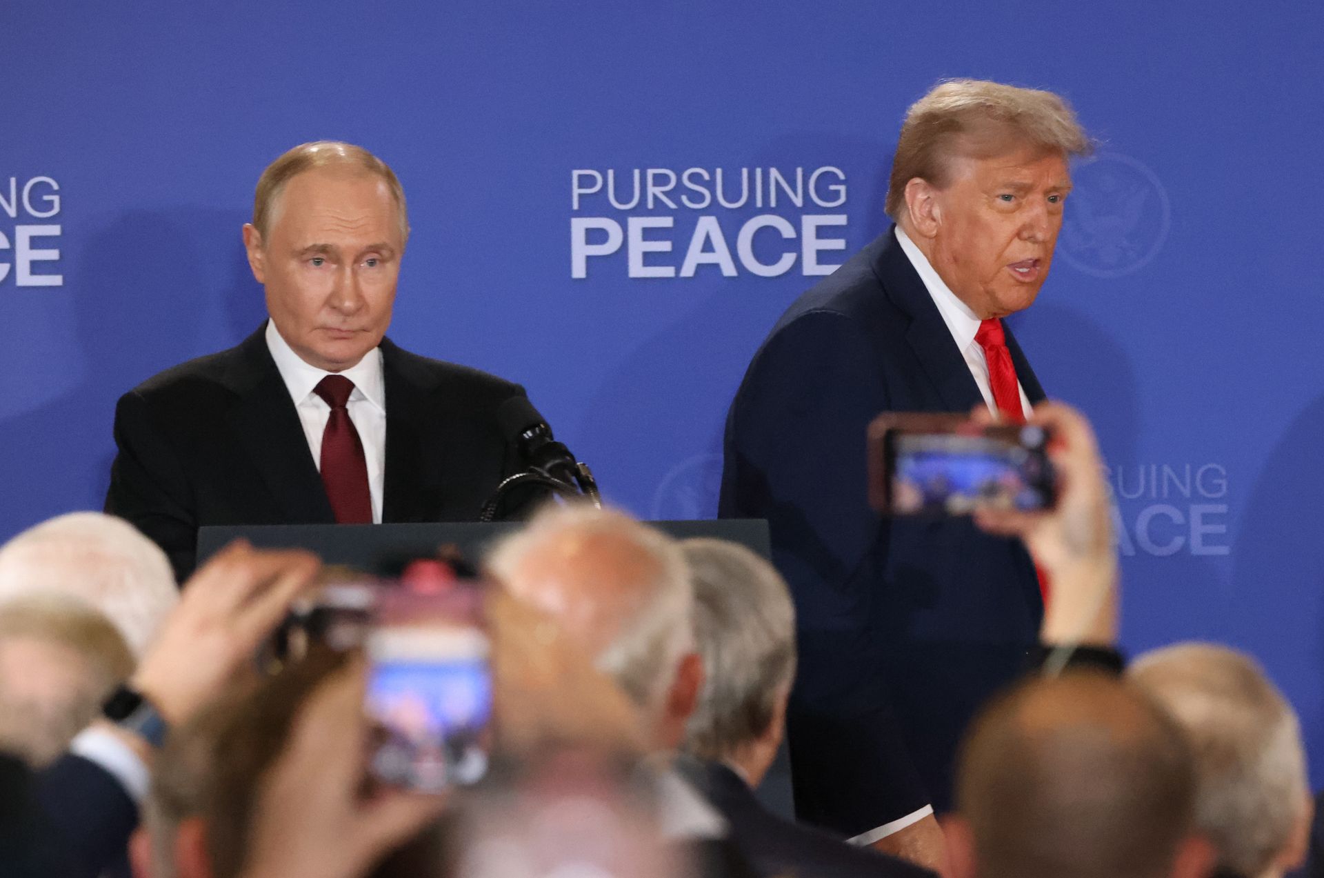 Trump rozmawiał z Putinem. Media: Kreml narzucił swoją narrację