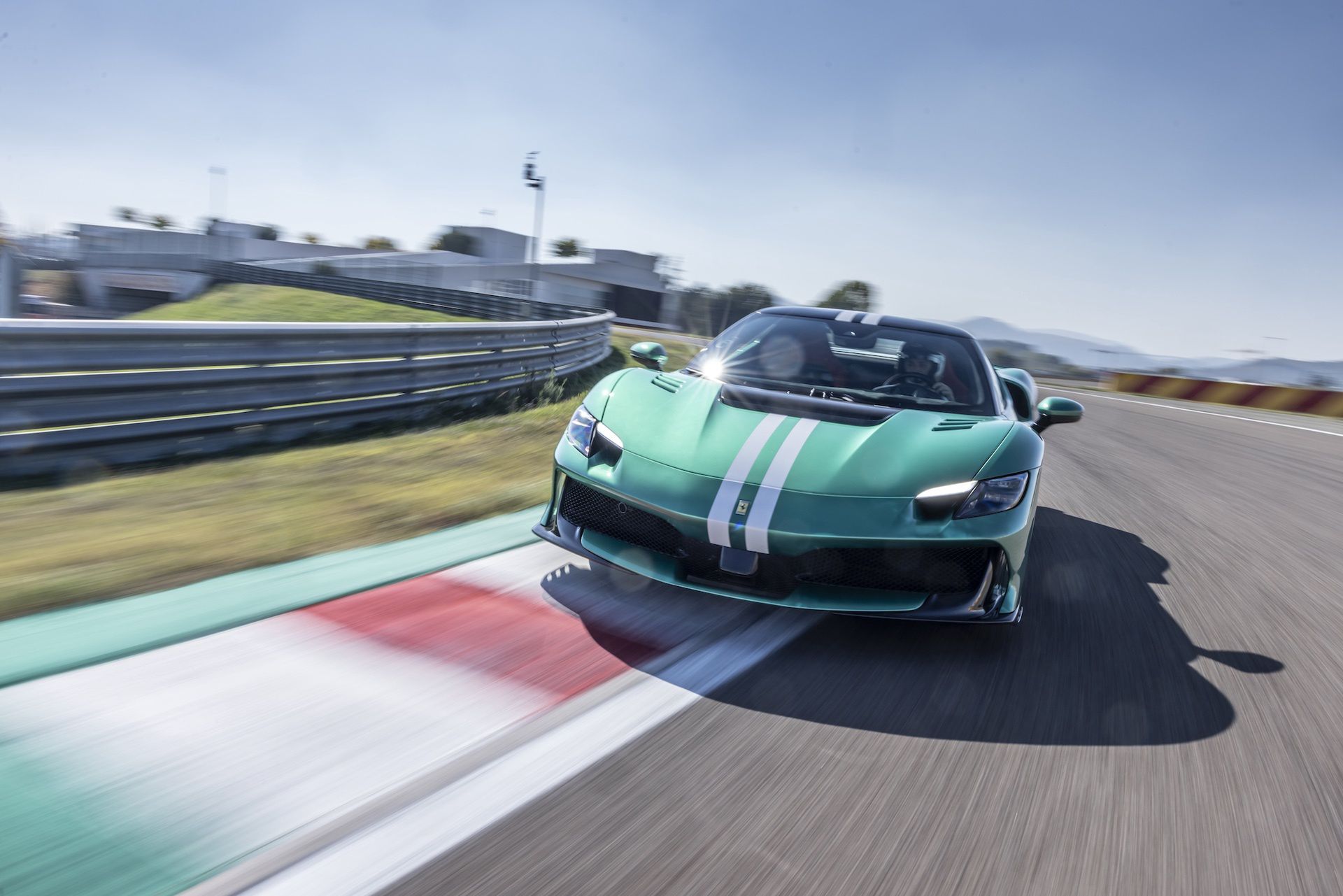 Pierwsza jazda: Ferrari 296 Speciale - poczuj się jak Kubica