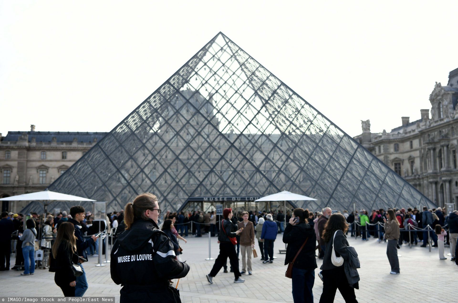 Kradzież w Luwrze. Dwie osoby zostały zatrzymane