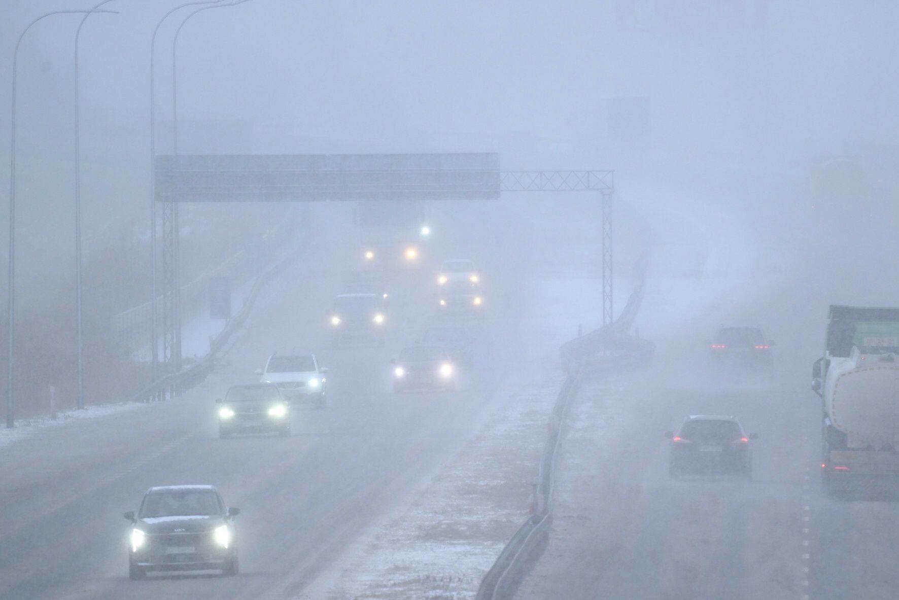 Śnieżyce w Polsce. Poważny wypadek koło Mławy na S7