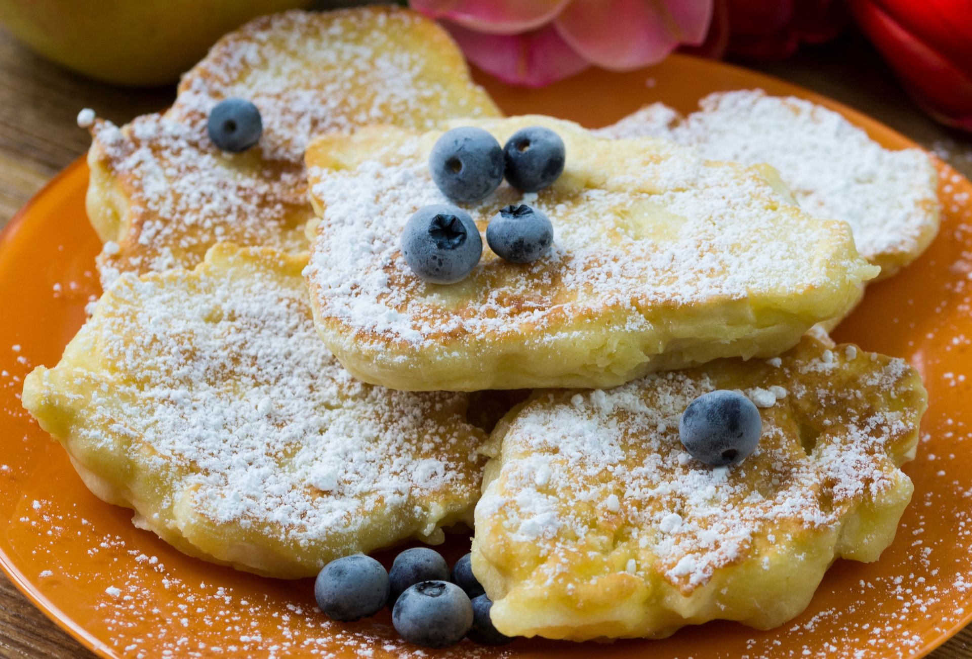 Racuchy z jabłkami smażę bez tłuszczu. Smakują jak u babci, ale są znacznie lżejsze dla żołądka