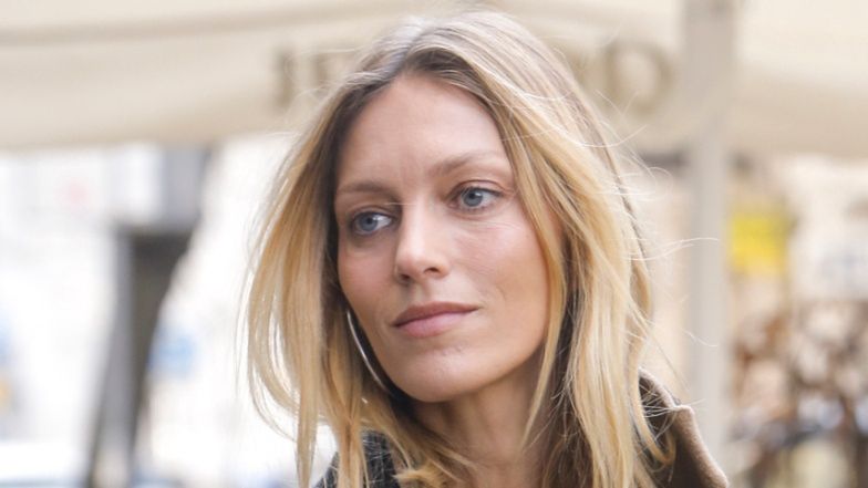 Anja Rubik pozuje TOPLESS