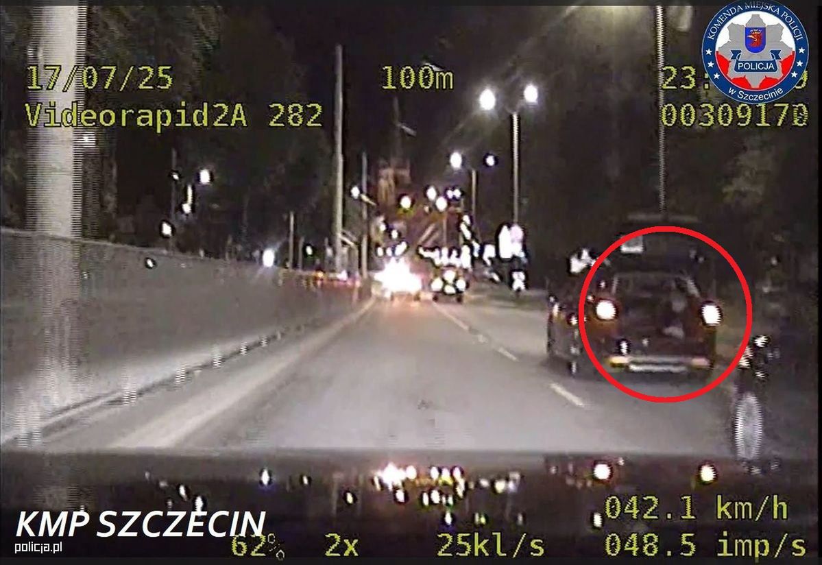 Wiózł pasażera w bagażniku. Został skazany w trybie przyspieszonym i zapłaci krocie