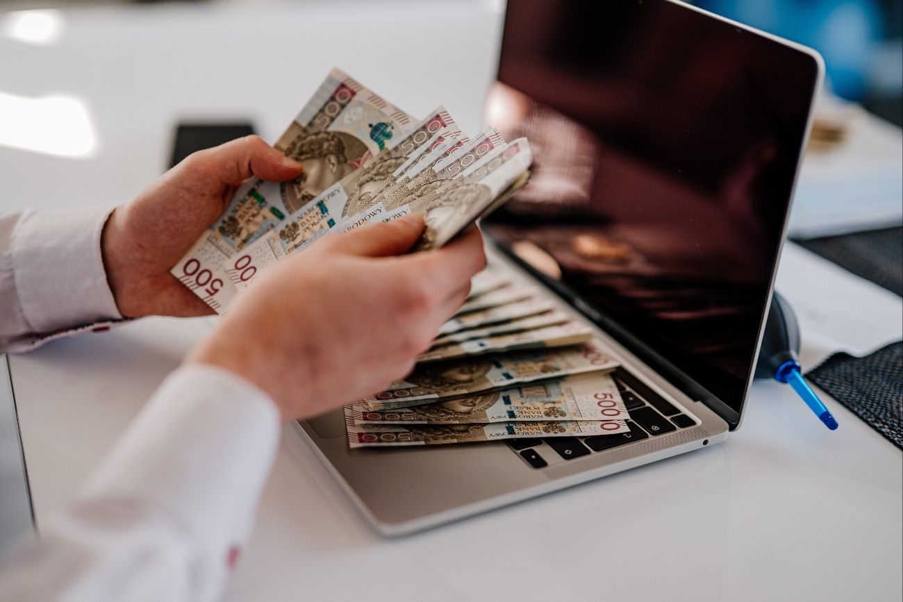 Wysłał przelew do narzeczonej. Co z podatkiem? Skarbówka wyjaśnia