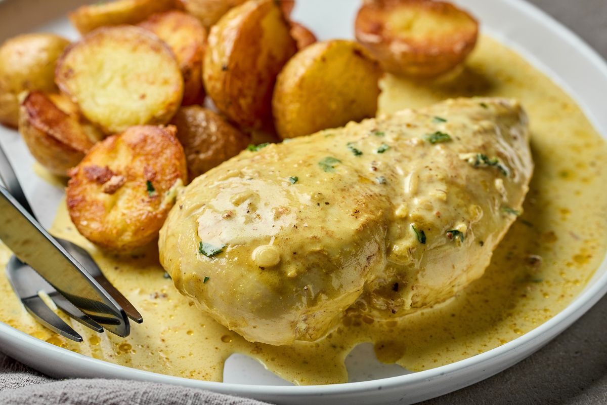 Zapomnij o nudnych kotletach. Ten filet z kurczaka jest miękki, delikatny i rozpływa się w ustach