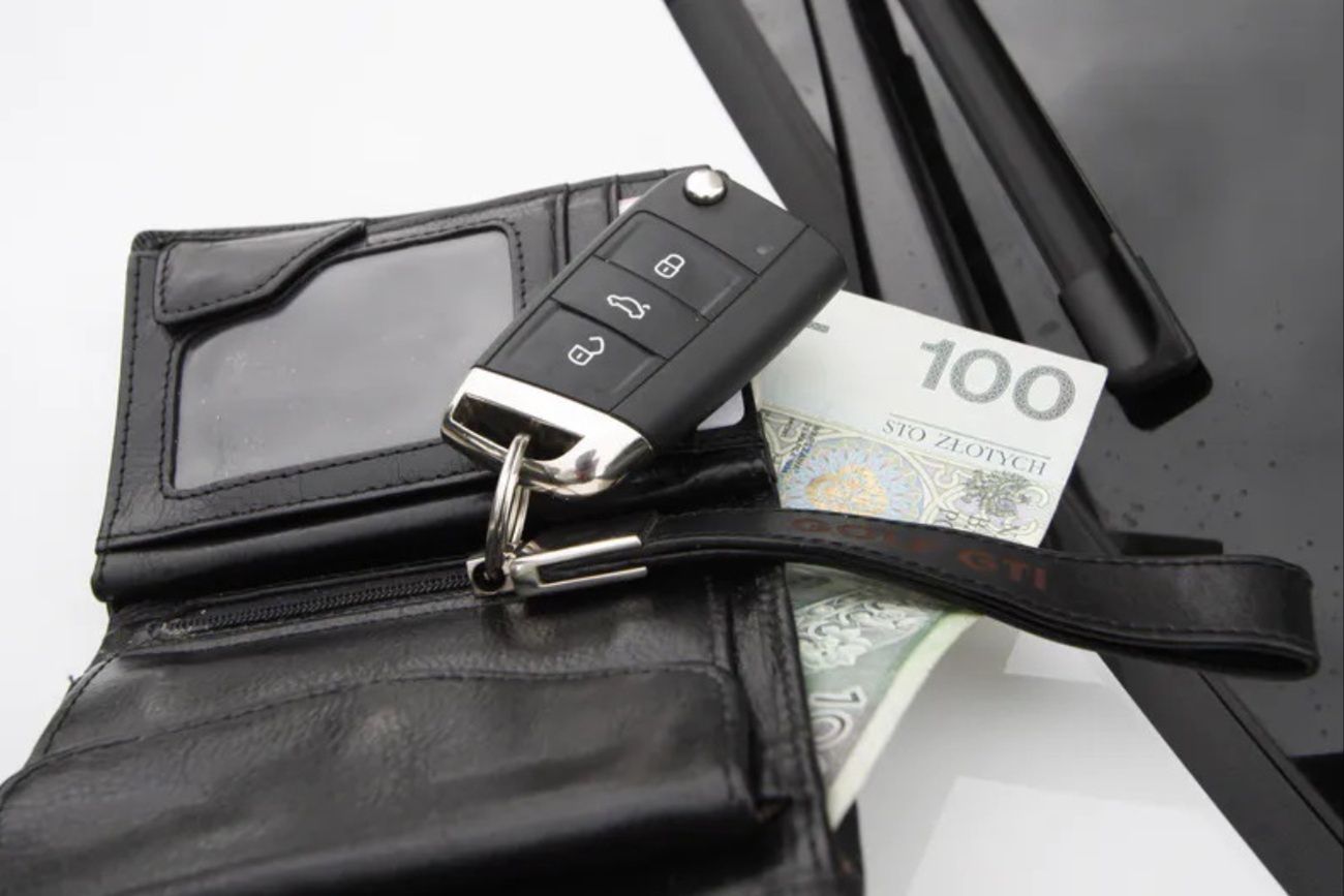 Kupił auto z salonu. Było używane. Teraz mówi o przestępstwie