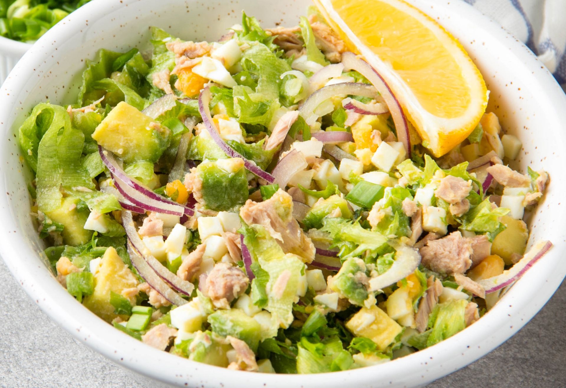 Pokrój w kosteczkę i wymieszaj z jajkami. Po pierwszym kęsie zapomnisz o innych sałatkach