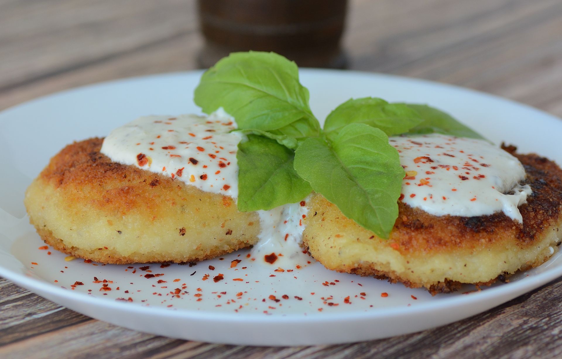 W dzieciństwie uwielbiałam te kotlety. Teraz robię je z pysznym farszem