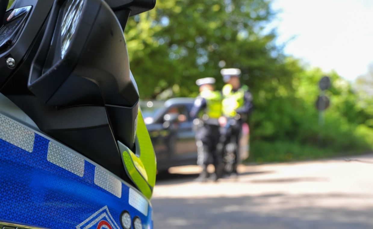 Pod prąd z 6 promilami. 73-latka zszokowała policjantów