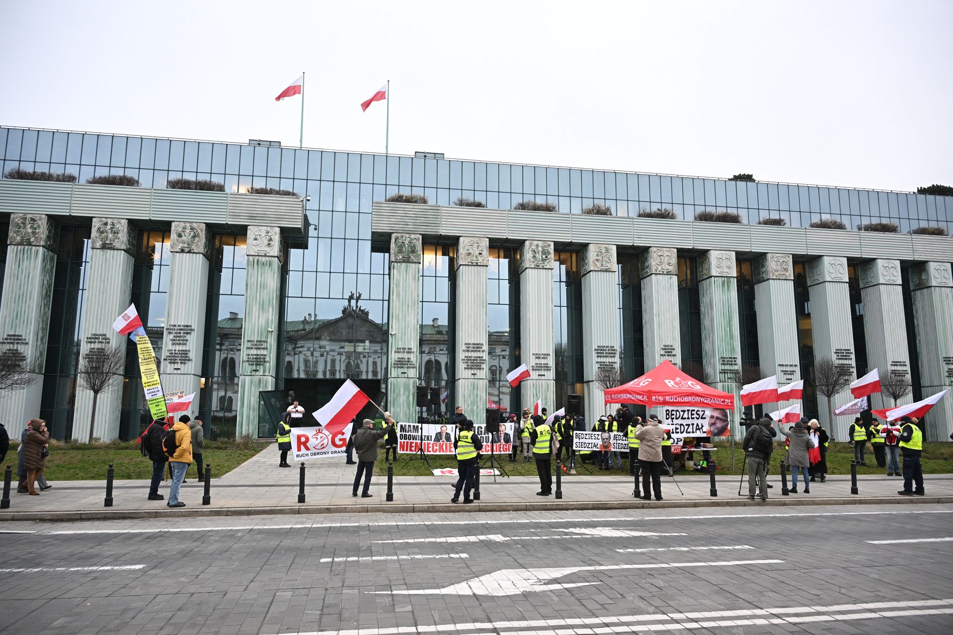 Uchwała w Sądzie Najwyższym kwestionuje wpływ UE. Ostra reakcja i porównanie do Rosji