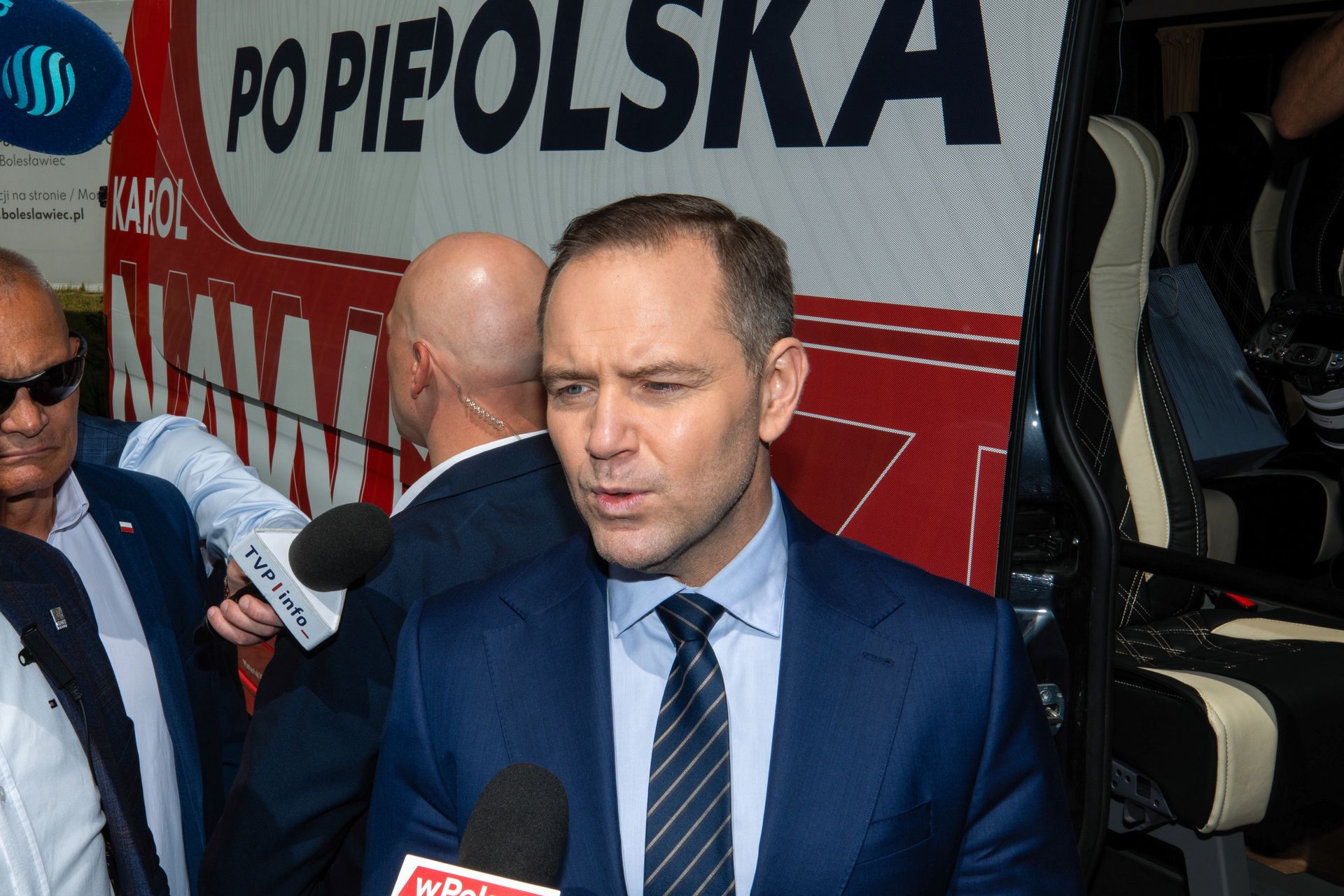 Czarne chmury nad Nawrockim. Jest pozew od wdowy po "Nikosiu"