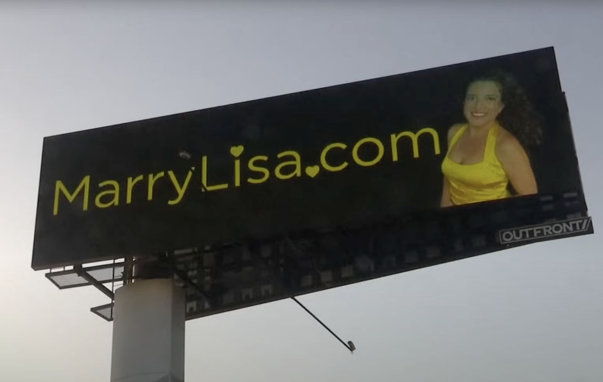 Billboardy zamiast Tindera. Tak postanowiła szukać męża