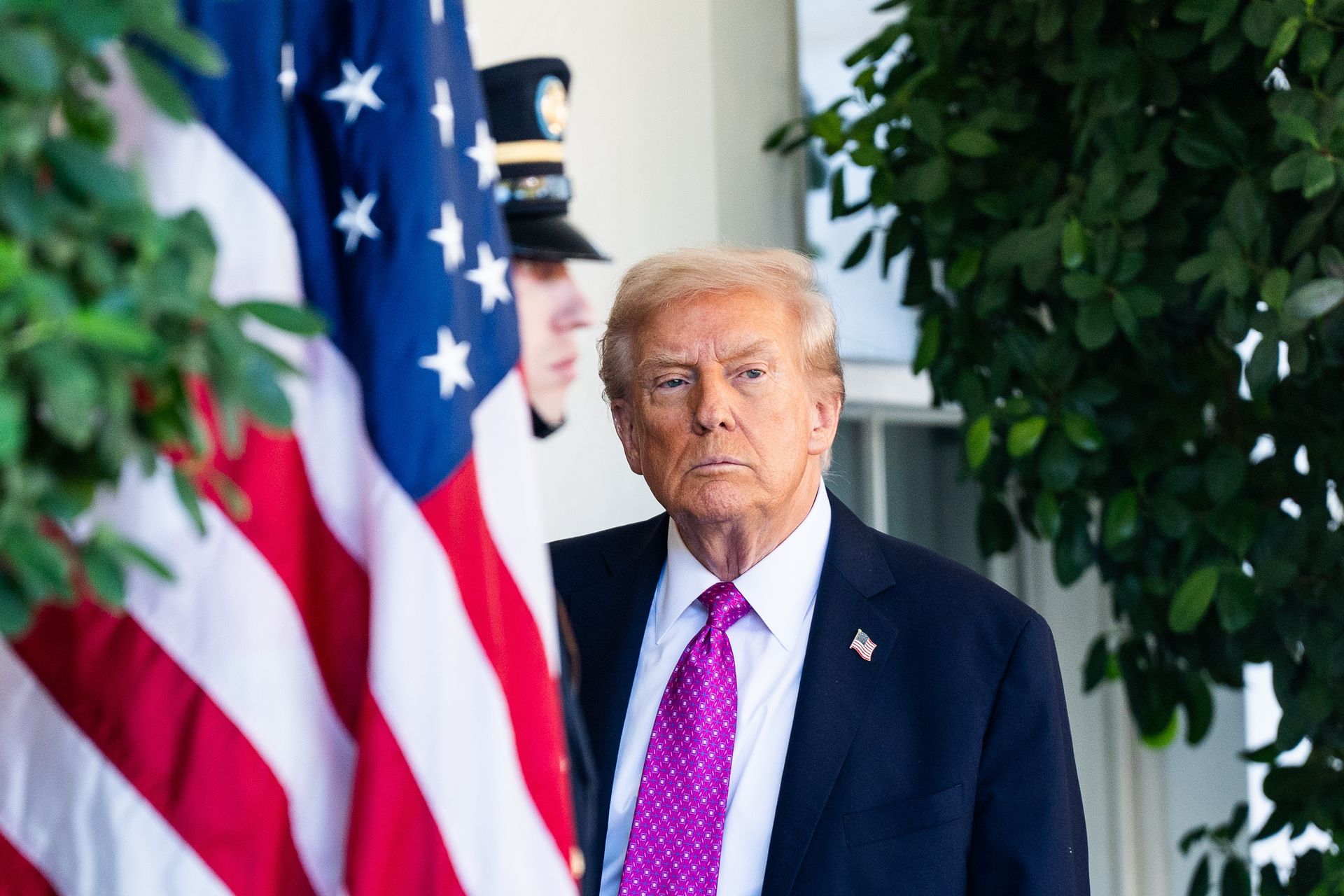 Niemiecka prasa ostrzega przed zapędami Trumpa