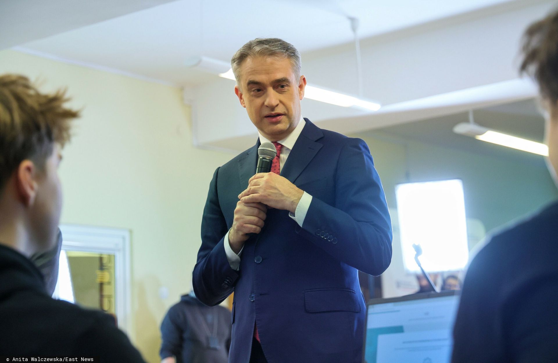 Grok Elona Muska pod lupą. Jest reakcja także w Polsce